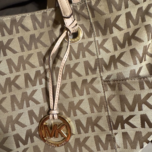 Michael Kors Jet Set Signature Tote bag purse with a beige "MK" logo print - Picture 6 of 6